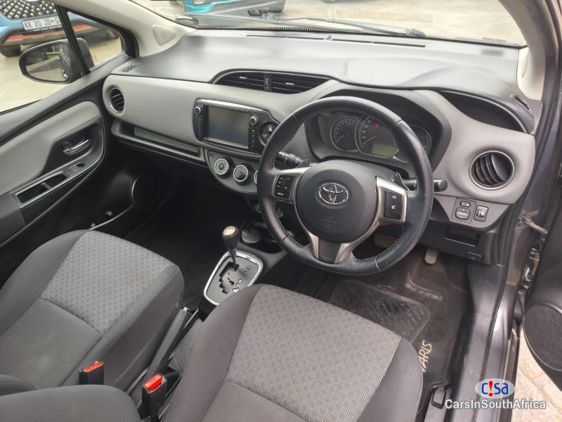 Toyota Yaris 1.3 /call Whatsapp 068 346 6875 Automatic 2016 - image 3