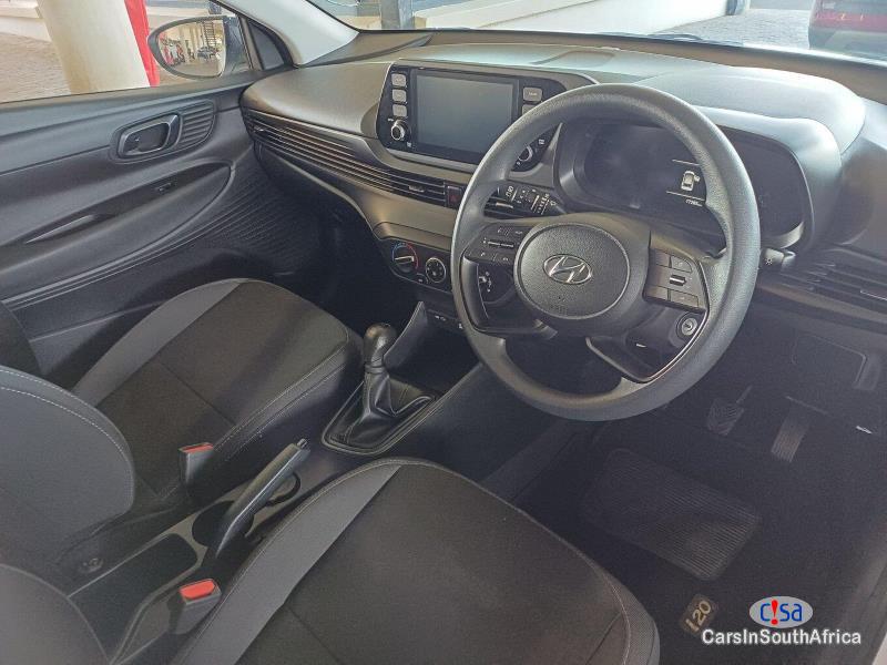 Hyundai i20 1.2 /call Whatsapp 068 346 6875 Manual 2023 - image 3