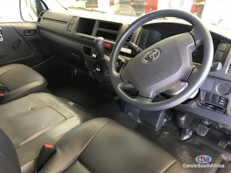 Toyota Quantum 2.7 Manual 2017 - image 3