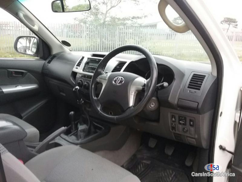 Toyota Hilux 2.5 Manual 2013 - image 9