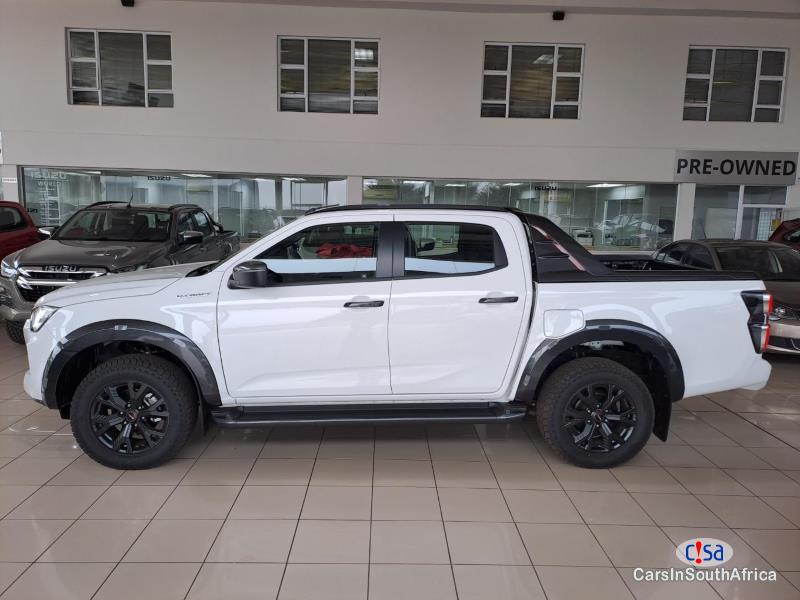 Isuzu D-Max 3.0 V-Cross Automatic 2023 - image 3
