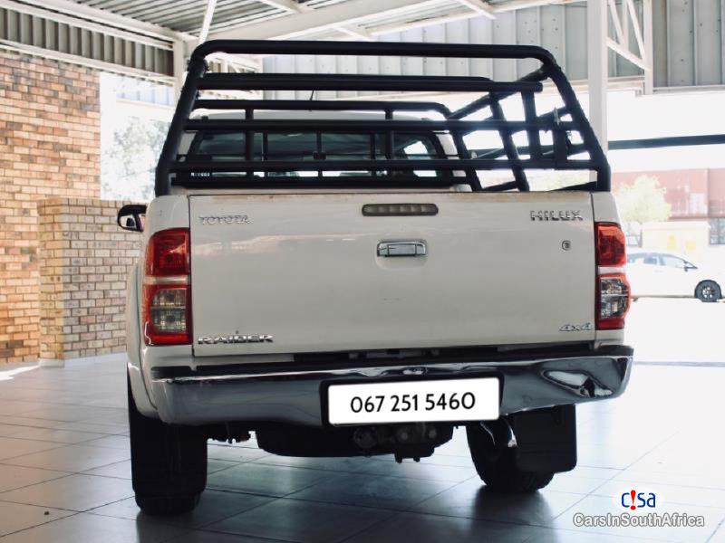 Toyota Hilux 3.0 D4D 4X4 AUTO 067 251 5460 Automatic 2011 - image 2