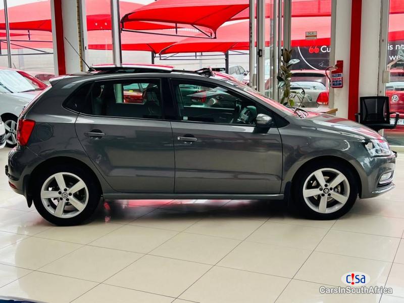 Volkswagen Polo Hatch 1.2Tsi Comfortline Manual 2017 - image 5