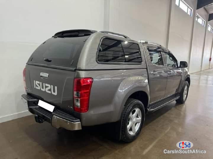 Isuzu KB300 300D Manual 2015 - image 3