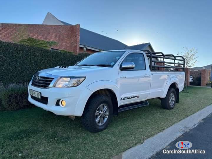 Toyota Hilux Manual 2018 - image 2