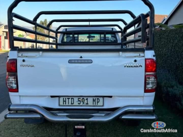 Toyota Hilux Manual 2018 - image 3