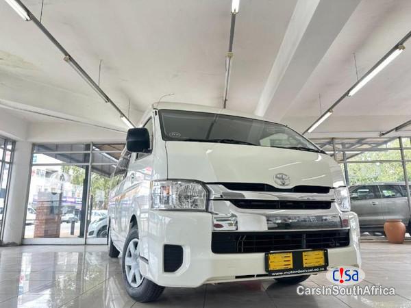 Toyota Quantum 2.5 Manual 2017 - image 2