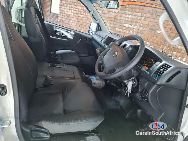 Toyota Quantum 2.4 Manual 2022 - image 4
