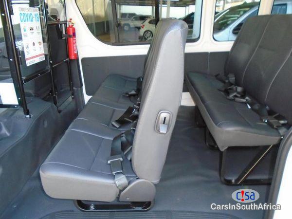 Toyota Quantum 2.4 Manual 2022 - image 6