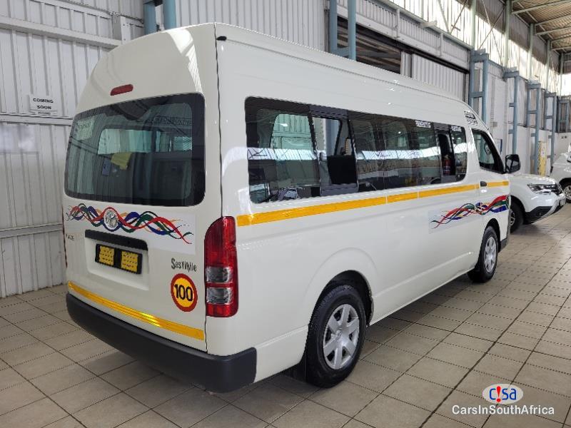 Toyota Quantum 2.4 Manual 2021 - image 3