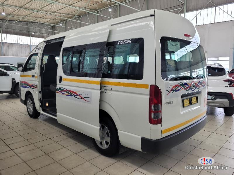 Toyota Quantum 2.4 Manual 2021 - image 4