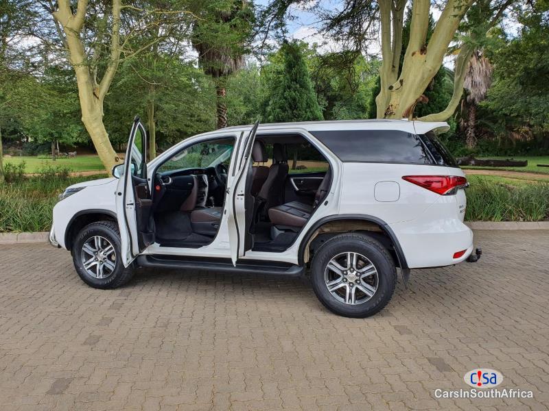 Toyota Fortuner 2.4 Manual 2019 - image 2