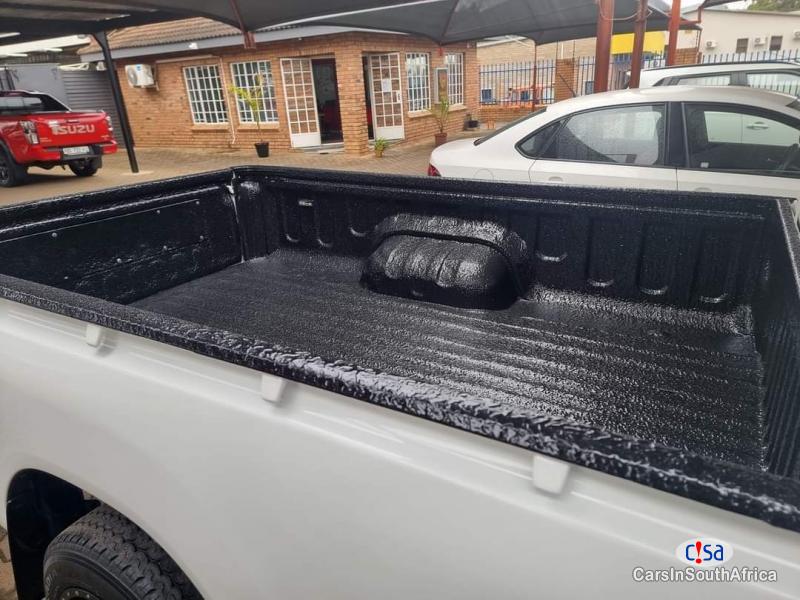Toyota Hilux 2.4GD 6+27 78 321 4168 Manual 2020 - image 3