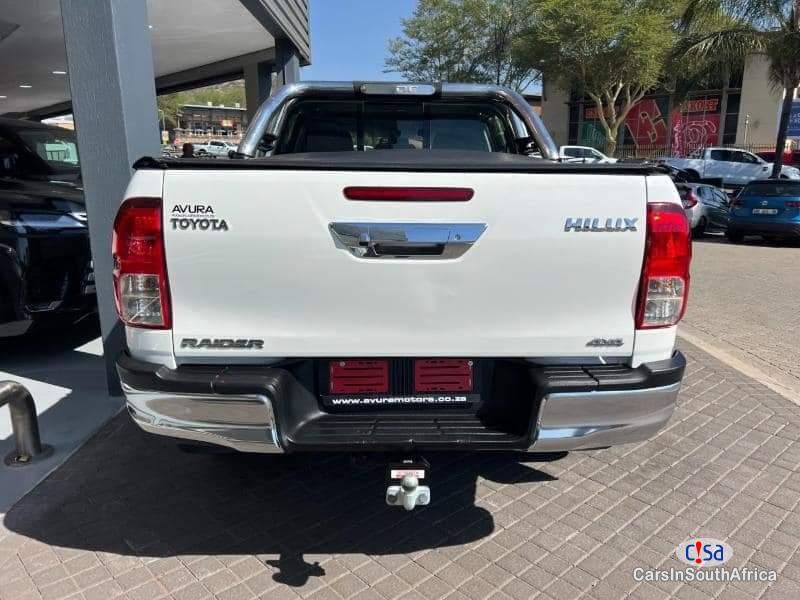 Toyota Hilux Manual 2016 - image 2