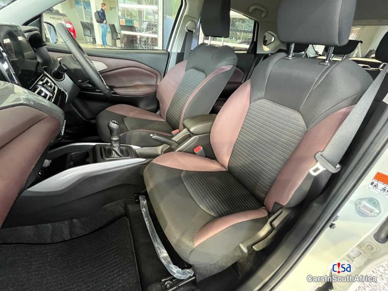 Toyota Starlet 1.5 Cross Manual 2025 - image 11