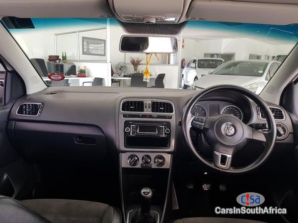 Volkswagen Polo Manual 2011 - image 6