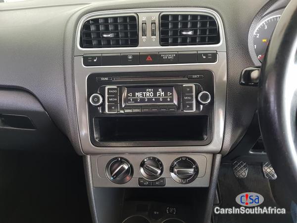 Volkswagen Polo Manual 2011 - image 8