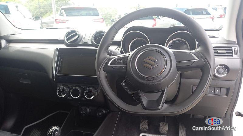 Suzuki Swift 1.2 GLX 5-dr Manual Manual 2023 - image 3