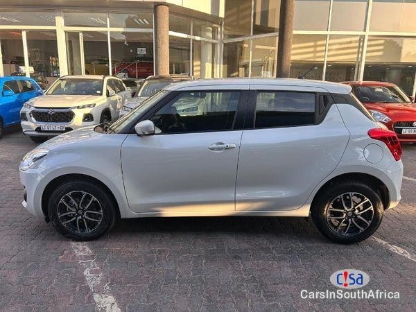 Suzuki Swift 1.2 GLX 5-dr Manual Manual 2023 - image 5