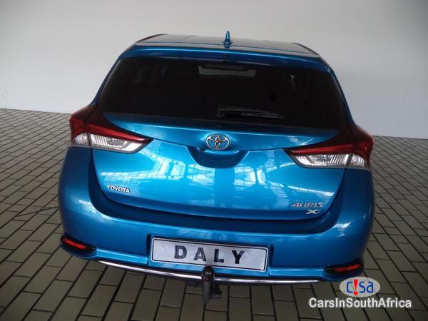 Toyota Auris Manual 2016 - image 3