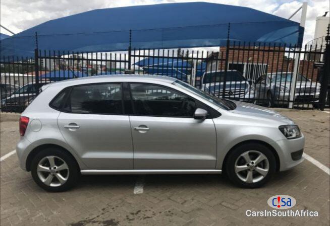 Volkswagen Polo Manual 2016 - image 2