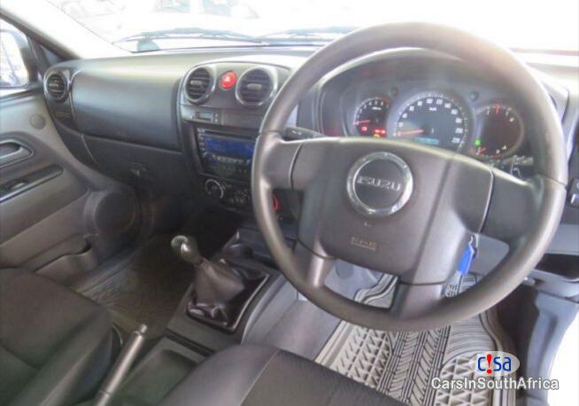 Isuzu KB300 Manual 2011 - image 4