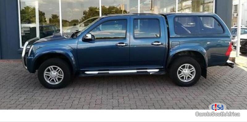 Isuzu KB300 Manual 2010 - image 2