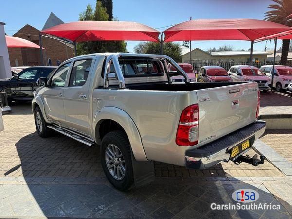Toyota Hilux 2.7 VVTi Raider Raised Body Double-Cab Manual 2013