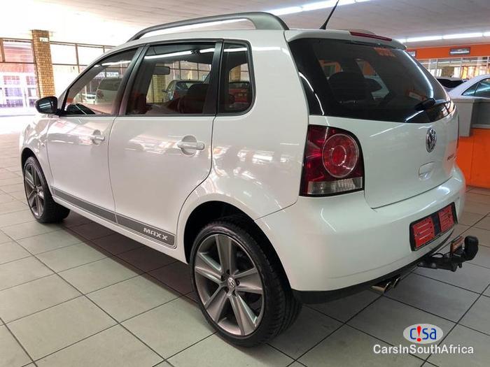 Volkswagen Polo Manual 2015 - image 2