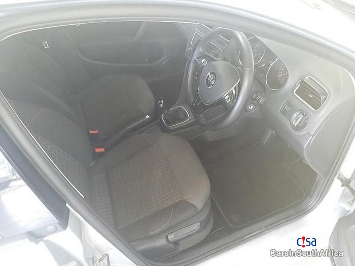 Volkswagen Polo Manual 2015 - image 3