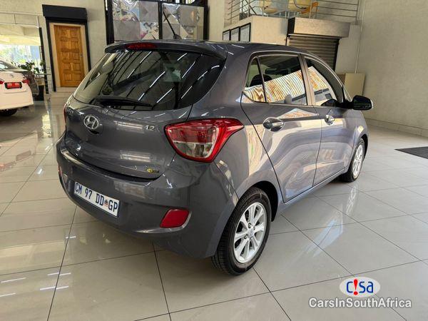 Hyundai i10 Grand Fluid Automatic 2015 - image 2