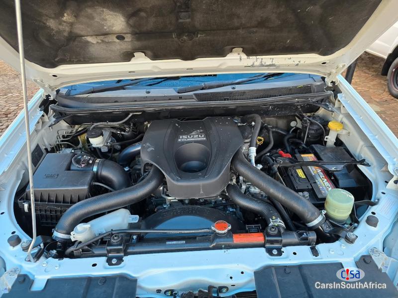 Isuzu D-Max 3.0TD Double Cab 4x4 Automatic 2020 - image 3