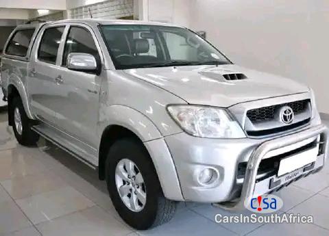 Toyota Hilux Automatic 2011 - image 2