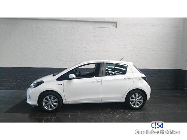 Toyota Yaris Automatic 2014 - image 2