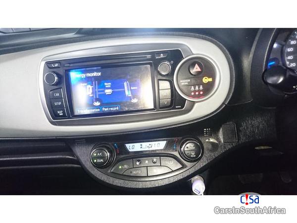 Toyota Yaris Automatic 2014 - image 6