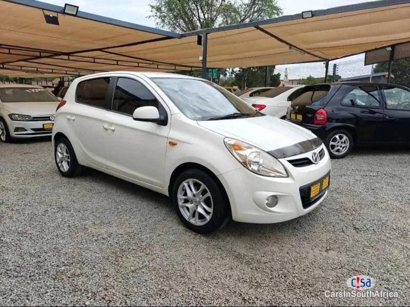Hyundai i20 1.4 Fluid Manual 2014
