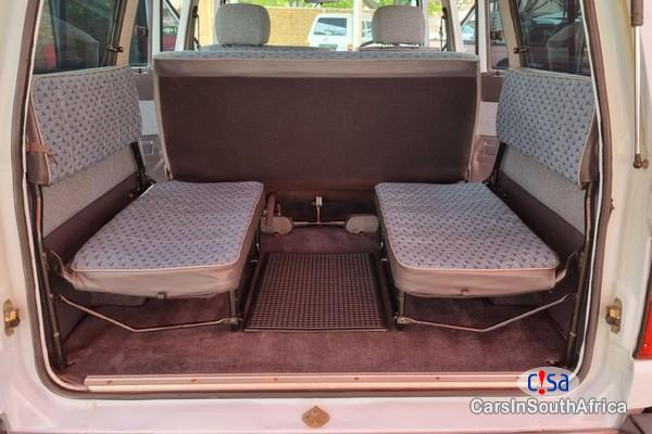 Toyota Venture 1800 6+4 8-Seat Manual 1996 - image 3