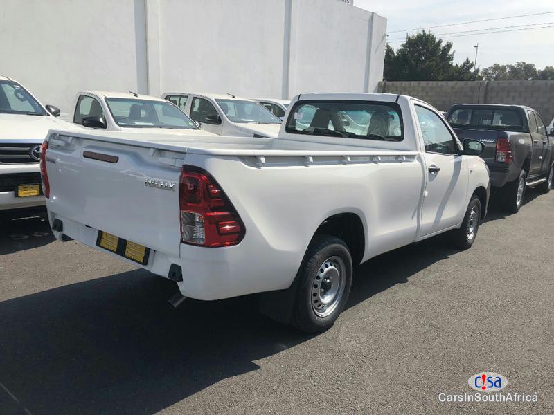 Toyota Hilux Manual 2020 - image 2