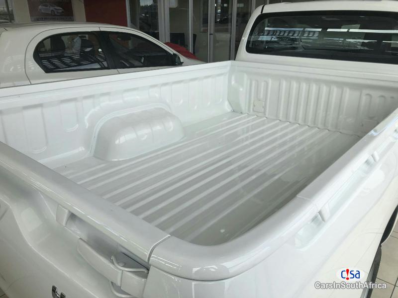 Toyota Hilux Manual 2020 - image 3