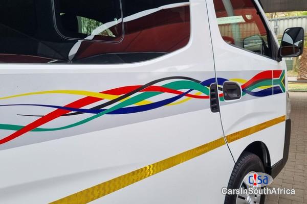 Nissan NV350 2.5 16-Seat Impendulo Manual 2017 - image 2