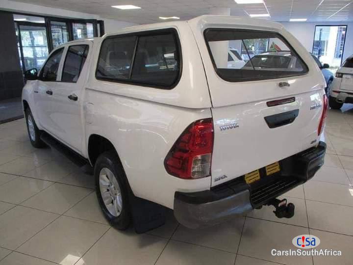 Toyota Hilux 2.4GD Manual 2017 - image 3