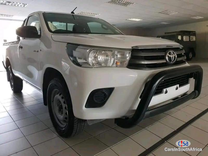 Toyota Hilux Manual 2017 - image 2
