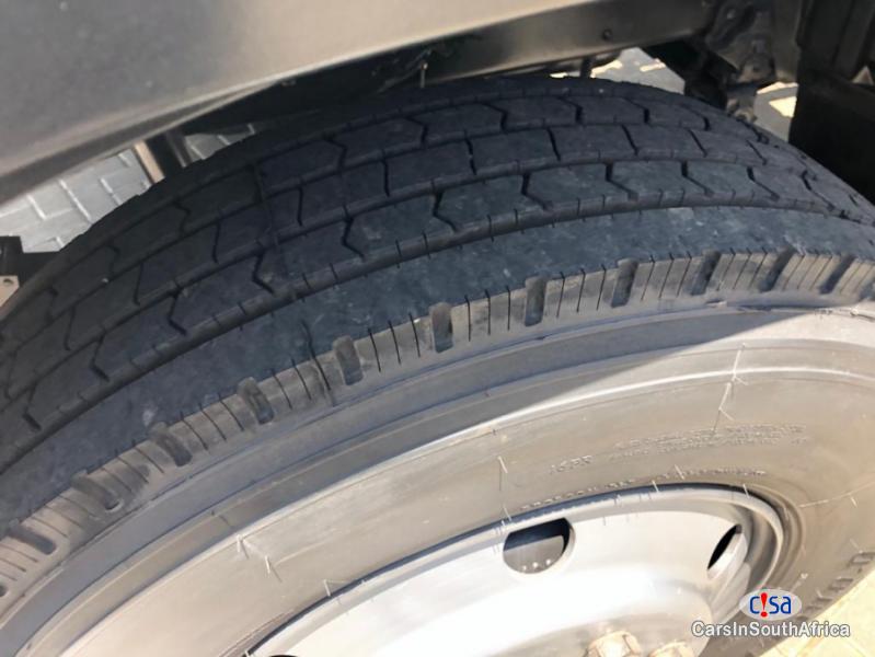 Nissan 5.2 Automatic 2015 - image 11