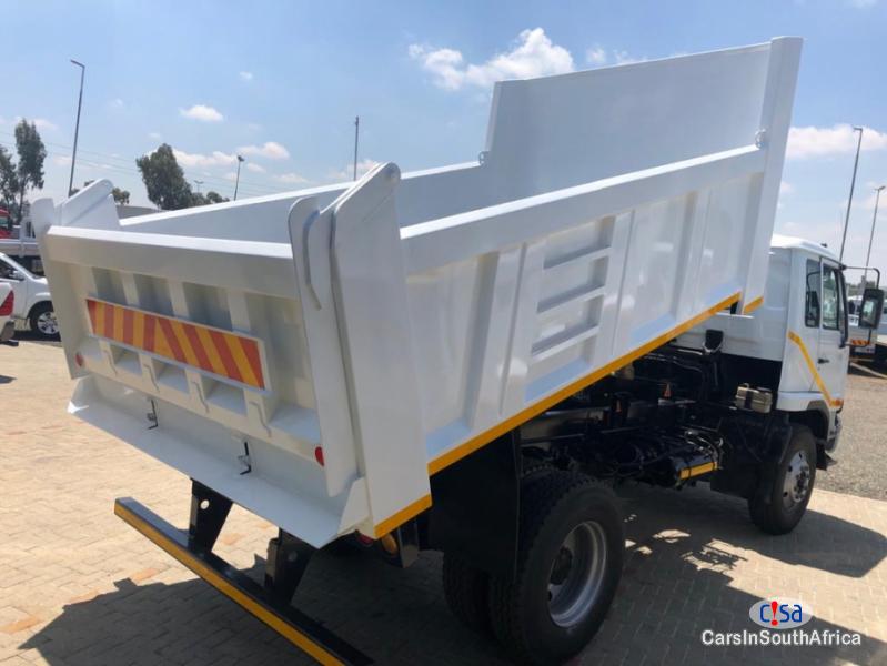 Nissan 5.2 Automatic 2015 - image 13