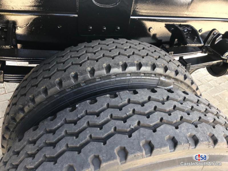 Nissan 5.2 Automatic 2015 - image 6