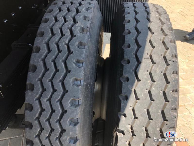 Nissan 5.2 Automatic 2015 - image 7