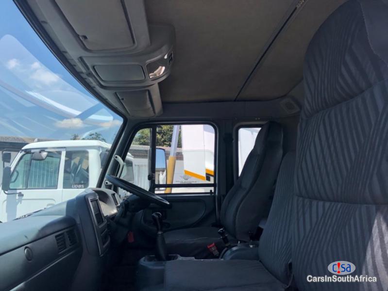 Nissan 5.2 Automatic 2015 - image 9