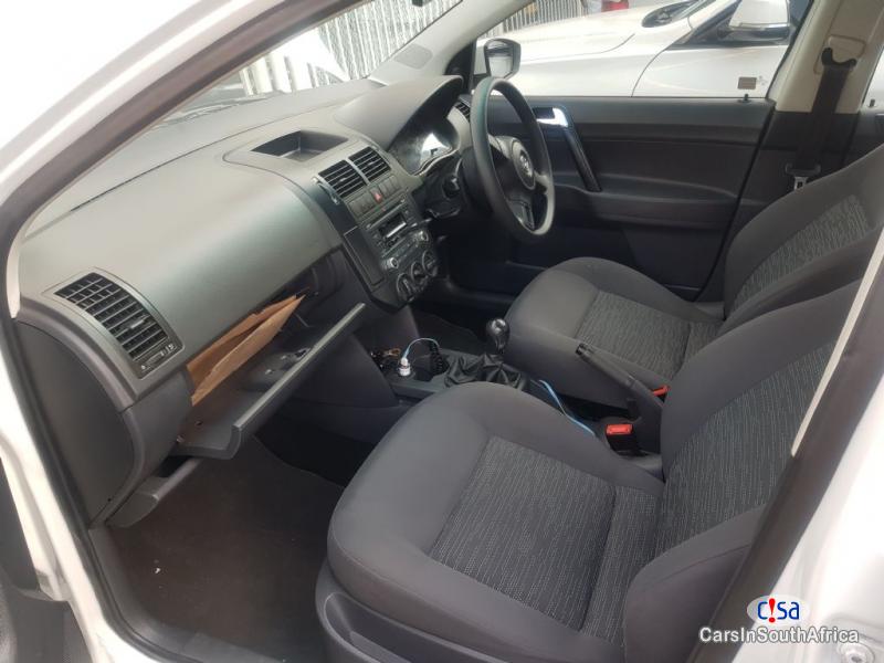 Volkswagen Polo 1.6 Manual 2016 - image 6