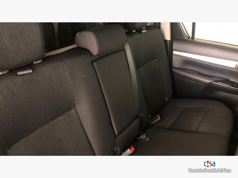 Toyota Hilux Manual 2022 - image 6