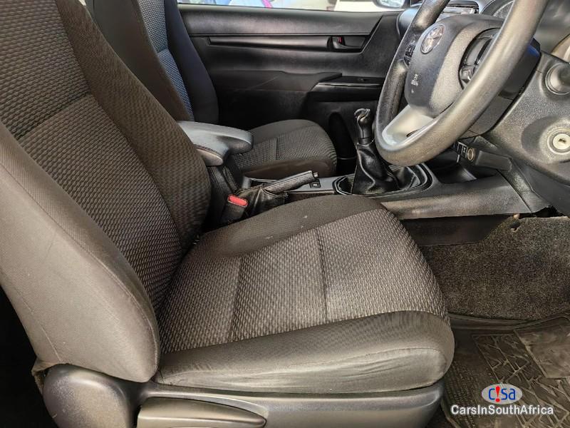 Toyota Hilux Manual 2016 - image 10